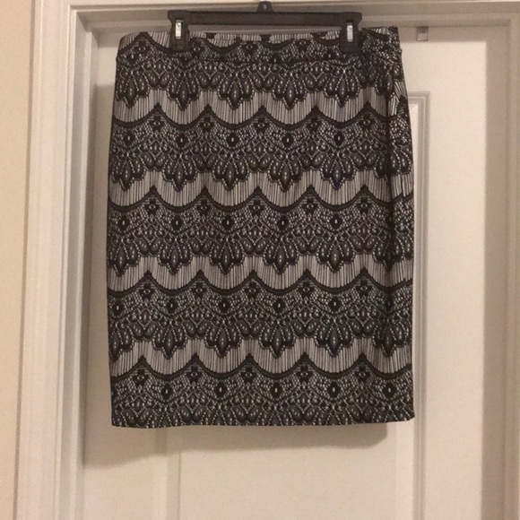 Pretty Skirt - Picture 1 of 5